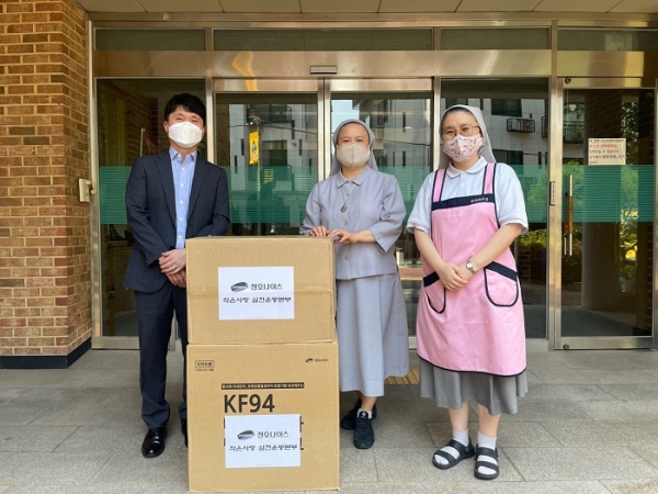 청호나이스 마스크 전달식(글라라의집) (사진=청호나이스)