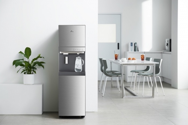 SK매직, 스탠드형 직수 얼음정수기(WPU-IC110F/100F) 제품 연출 이미지 (사진=SK매직)