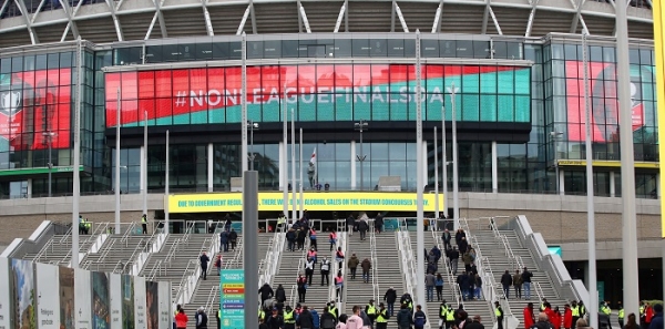 LG전자가 영국 런던에 위치한 웸블리 스타디움(Wembley Stadium)에 초대형 LED 사이니지를 설치했다. 사진은 초대형 LED 전광판이 설치돼 있는 웸블리 스타디움의 모습 (사진=LG전자)