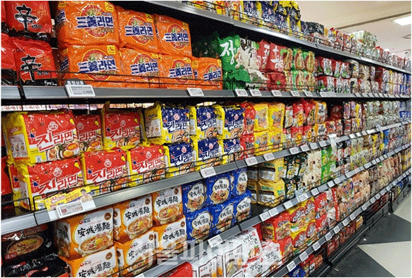 수도권의 한 대형마트에 라면이 진열돼 있다. (사진=천경은 기자)