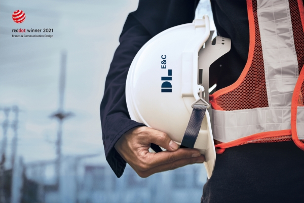 DL그룹 CI가 새겨진 안전모. (사진=DL이앤씨)