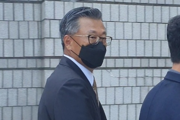 조대식 SK수펙스추구협의회 의장이 19일 서울중앙지방법원에 출석하고 있다.