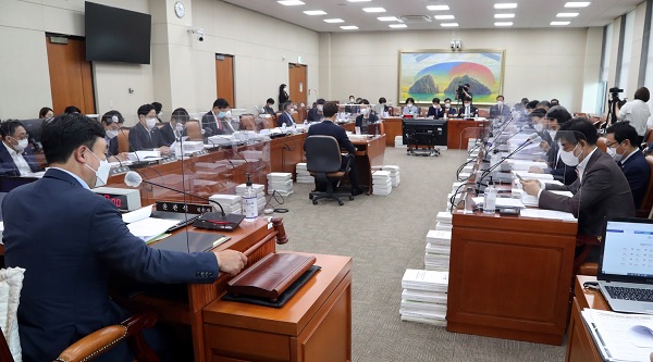 20일 국회 정무위원회 전체회의가 진행되고 있다. (사진=연합뉴스)