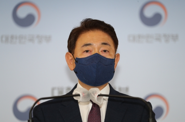 김태응 국민권익위원회 부동산거래특별조사단장(상임위원)이 23일 정부서울청사에서 국민의힘과 비교섭단체 5당 소속 국회의원 및 그 가족의 부동산거래 전수조사 결과를 발표하고 있다. (사진=연합뉴스)