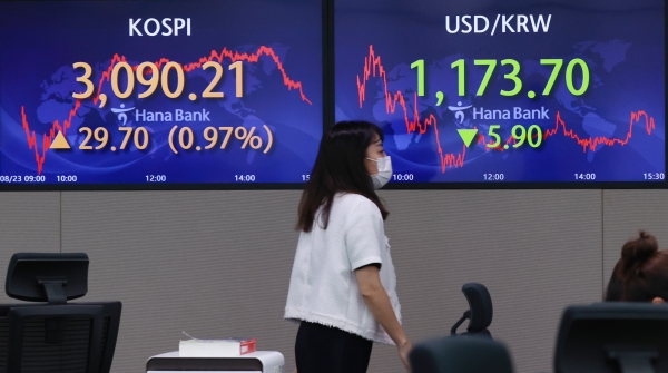 서울 외환시장에서 달러 대비 원화 환율은 전 거래일보다 5.9원 내린 1,173.7원에 거래를 마쳤다. (사진=연합뉴스)