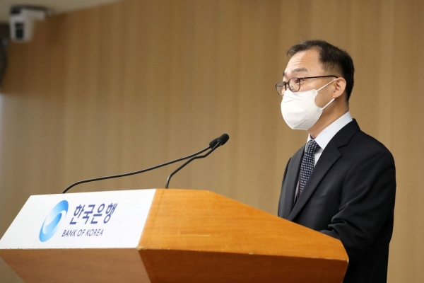 송재창 한국은행 경제통계국 금융통계팀장이 24일 오전 서울 중구 한국은행에서 2021년 2분기중 가계신용(잠정)의 주요 특징을 설명하고 있다. (사진= 한국은행)