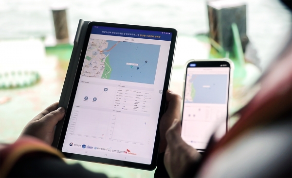 수중데이터관리플랫폼에서 오염탐지 연구를 진행 중인 모습. (사진=SK텔레콤)