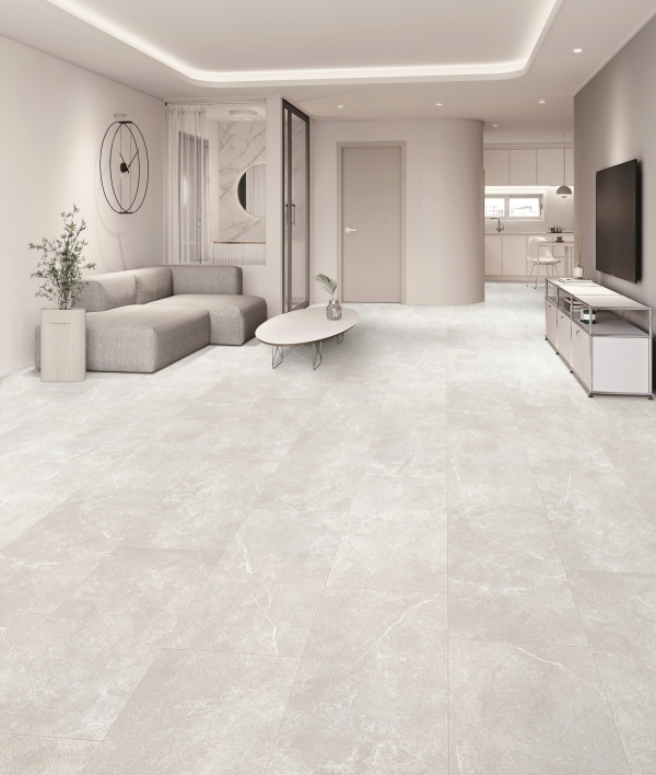 프리미엄 바닥재 '지아소리잠'이 적용된 거실 모습.(사진=LX하우시스)