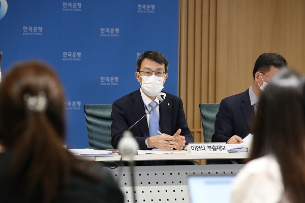 이환석 한국은행 부총재보가 26일 오후 서울 중구 한국은행에서 열린 경제전망 설명회에서 발언하고 있다. (사진=한국은행)