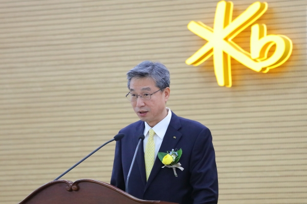 허인 KB국민은행장이 2일 시무식을 진행하고 있다. (사진=KB국민은행)