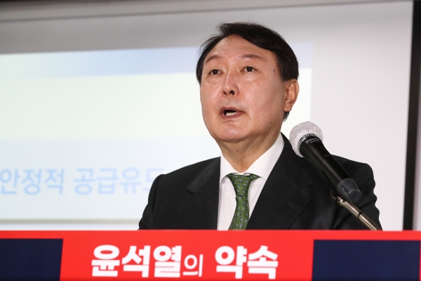국민의힘 대권주자인 윤석열 전 검찰총장이 29일 서울 여의도 중앙당사에서 부동산 정책 공약을 발표하고 있다.
