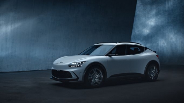 제네시스가 2일 온라인 채널을 통해 영상 '퓨처링 제네시스(Futuring Genesis)'를 공개하고 새로운 브랜드 비전을 발표했다. 올 하반기 출시를 앞둔 제네시스 전용 전기차 GV60. (사진= 현대자동차 제네시스)