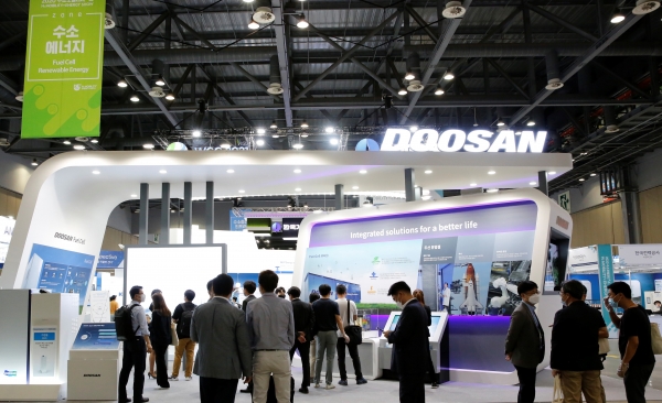 지난해 수소모빌리티+쇼의 두산 부스 (사진=두산)