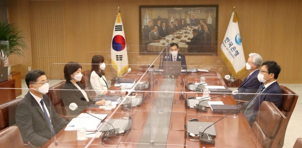 이주열 한국은행 총재가 26일 오전 서울 중구 한국은행에서 열린 금융통화위원회 본회의에서 회의를 주재하고 있다. (사진= 한국은행)