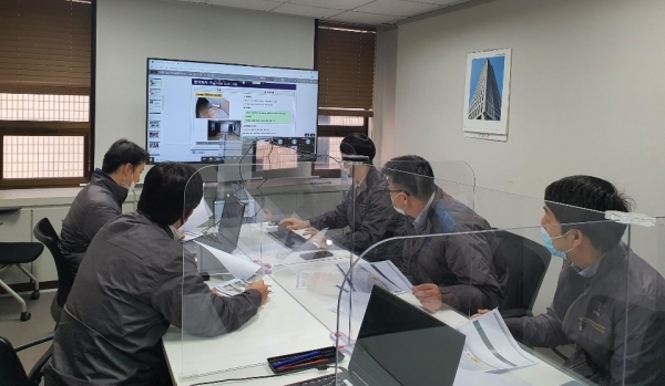 반도건설과 협력사가 온택트 화상회의를 통해 기술지원 프로그램을 진행하고 있다. (사진=반도건설)