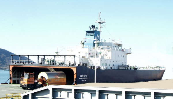 복화운송 시범운항 시 현대제철 순천공장향 열연코일 선적 모습. (사진=현대제철)