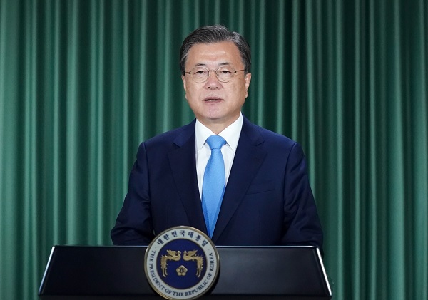 문재인 대통령이 지난 12일 청와대에서 아프간 관련 G20 특별정상회의 연설을 영상으로 전하고 있다. (사진=연합뉴스)