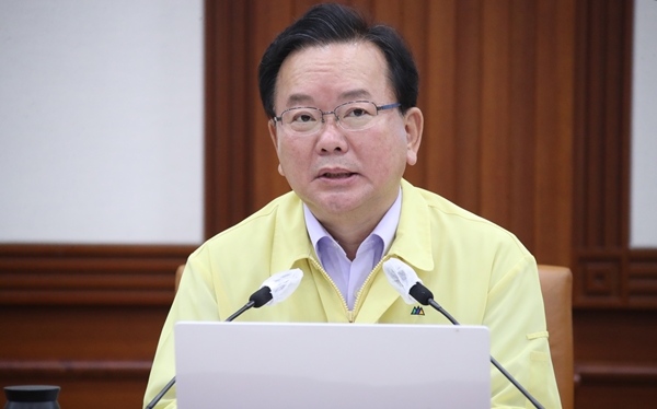 김부겸 국무총리가 3일 정부서울청사에서 열린 코로나19 대응 중앙재난안전대책본부(중대본) 회의에서 발언하고 있다. (사진=연합뉴스)