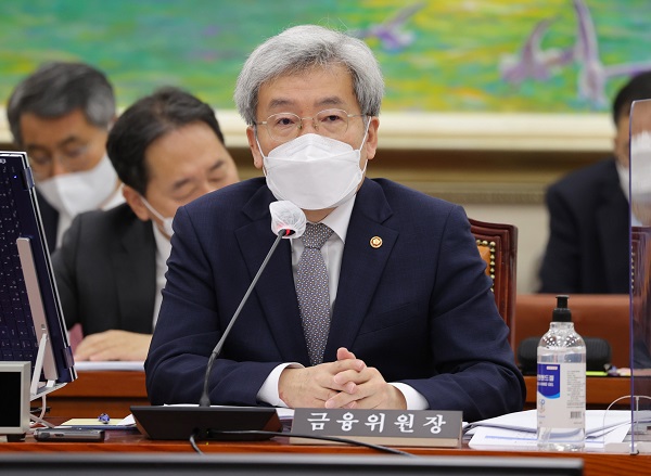 고승범 금융위원장이 21일 서울 여의도 국회에서 열린 정무위원회의 금융위원회, 금융감독원 등에 대한 2021년도 종합국정감사에서 질의에 답변하고 있다. (사진=연합뉴스)