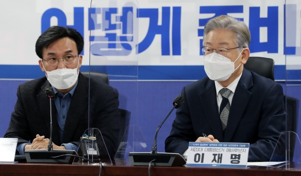 이재명 더불어민주당 대선후보가 29일 국회 의원회관에서 열린 단계적 일상회복 점검 간담회에 참석하고 있다. (사진=연합뉴스)