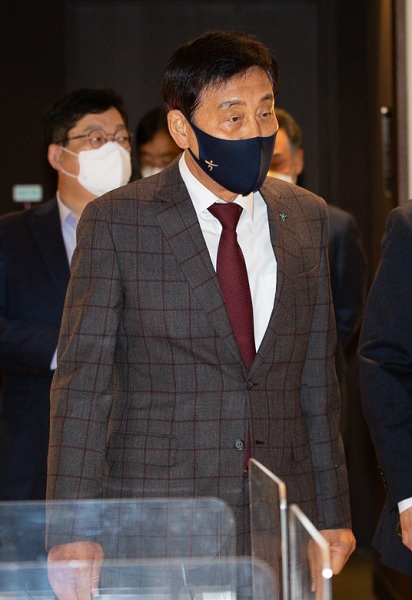 김정태 하나금융지주 회장이 3일 서울 중구 은행회관에서 열린 '금융감독원장-금융지주사 회장단' 간담회에 참석하고 있다. (사진=연합뉴스)