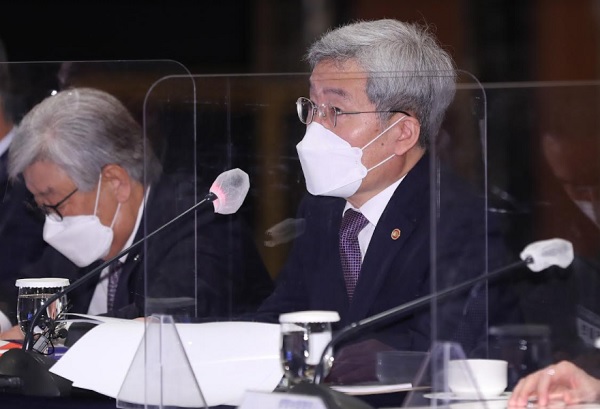 고승범 금융위원장이 지난 3일 열린 보험업계 CEO 간담회에서 발언하고 있다. (사진=금융위원회)