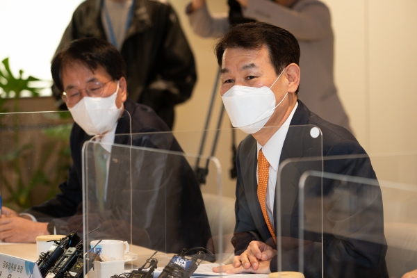 3일 중구 은행회관에서 열린 금융감독원장-금융지주회장 간담회에서 정은보 금감원장이 발언하고 있다.(사진=연합뉴스)