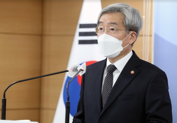 고승범 금융위원장이 지난 3일 정부서울청사에서 열린 송년 기자간담회에서 기자들 질의에 답변하고 있다. (사진=금융위원회)