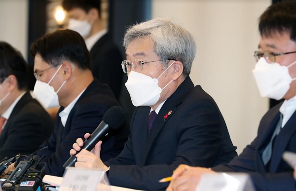 고승범 금융위원장이 9일 서울 강남구 역삼 디캠프(D.CAMP)에서 열린 핀테크업계 간담회에서 발언하고 있다. (사진=금융위원회)