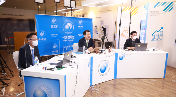 정은보 금융감독원장이 온라인 송년 기자간담회에서 질문에 답하고 있다.(사진=금융감독원)