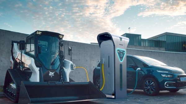 두산퓨얼셀의 수소연료전지 트라이젠으로 완전 전동식 로더와 수소차를 충전하는 모습 (사진=두산)