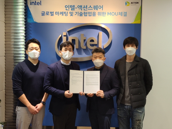 (왼쪽부터) 마승재 인텔 글로벌 게임 어카운트 매니저 한국 총괄 이사, 김준호 인텔 클라이언트 XPU제품 및 솔루션 그룹 아시아 클라이언트 어카운트 총괄 전무, 김연준 액션스퀘어 대표이사, 고세준 액션스퀘어 개발총괄이 기념사진을 촬영하고 있다. (사진=액션스퀘어)