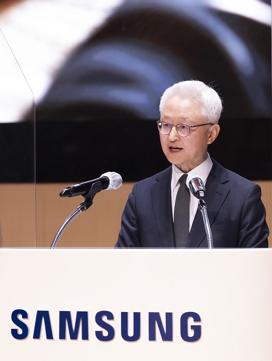 삼성전자가 3일 오전 수원 '삼성 디지털 시티'에서 개최한 2022년 시무식에서 경계현 대표이사 사장이 신년사를 전하고 있다. (사진=삼성전자)<br>