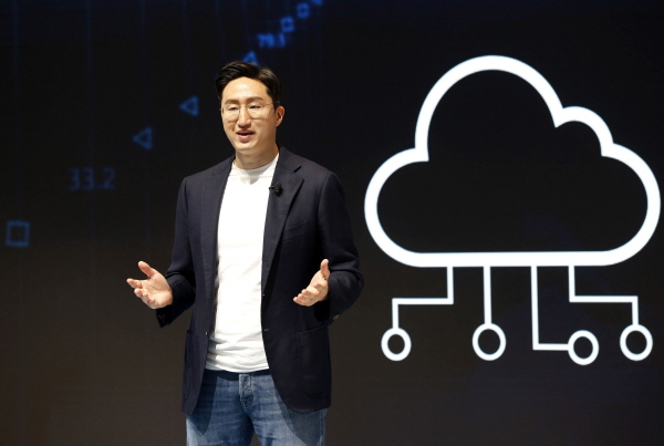 정기선 현대중공업지주 대표가 미국 라스베이거스 컨벤션 센터에서 개막한 CES2022에서 미래비전인 Future Builder를 소개하고 있다. (사진=현대중공업그룹)