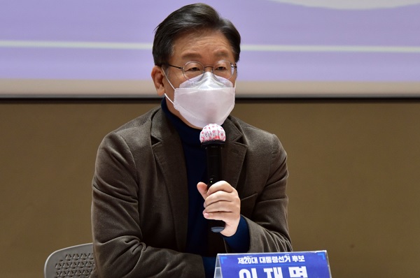 이재명 더불어민주당 대선 후보가 10일 서울 동작구 대방동 페이스살림에서 열린 '일하는 여성을 위한 스타트업 대표 간담회'에서 발언하고 있다. (사진=연합뉴스)