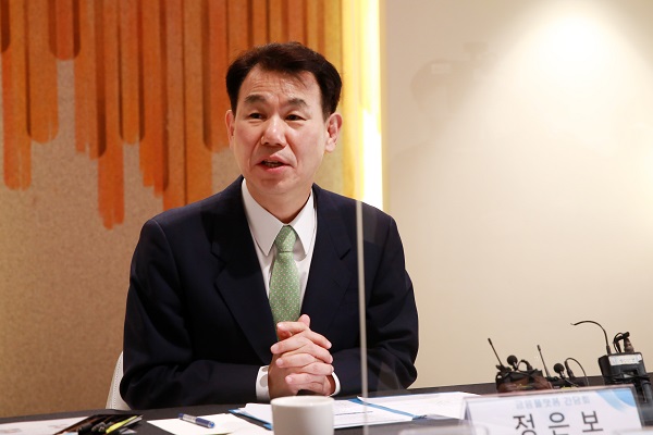 정은보 금융감독원장은 26일 서울 중구 은행회관에서 열린 금융플랫폼과의 간담회에서 모두 발언을 하고 있다. (사진=금융감독원)<br>