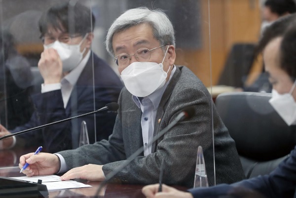 고승범 금융위원장이 2일 오후 열린 금융시장 점검회의에서 발언하고 있다. (사진=금융위원회)