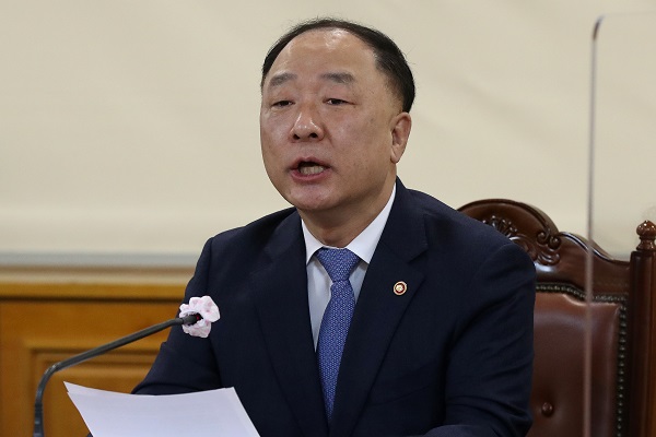 홍남기 경제부총리 겸 기획재정부 장관이 11일 오전 중구 은행회관에서 열린 거시경제금융회의에서 모두발언을 하고 있다. (사진=연합뉴스)