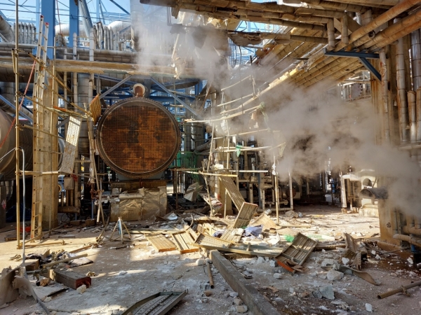 11일 오전 9시 26분께 전남 여수시 화치동 국가산단 내 여천NCC 3공장에서 열교환 리크 테스트(누출 시험) 도중 폭발 사고가 발생해 현재까지 4명이 숨지고 4명이 중경상을 입었다. 사진은 폭발한 공장 모습. (사진=연합뉴스)