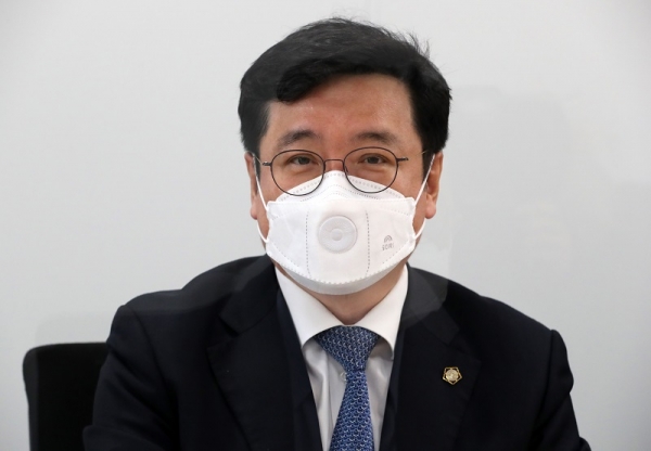 14일 오전 삼성생명 서초타워에서 열린 제2기 삼성준법감시위원회 첫 번째 정기회의에서 이찬희 위원장이 발언하고 있다. (사진=연합뉴스)