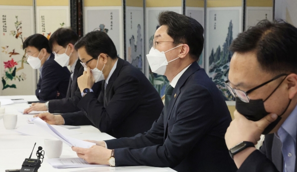 이억원 기획재정부 1차관이 18일 정부서울청사에서 제5차 물가관계차관회의를 주재하고 있다. (사진= 연합뉴스)