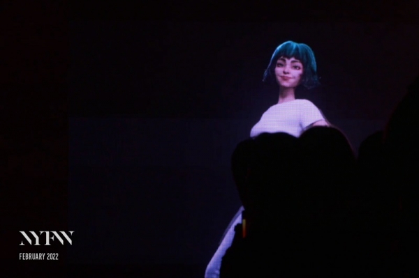 LG는 14일(현지시간) 미국 '뉴욕 패션위크'에서 세계 최초 초거대 인공지능(AI) 기반 아티스트인 '틸다(Tilda)'를 공개했다.&nbsp;뉴욕 패션 위크 런웨이 현장 영상 갈무리 (사진=LG)