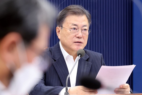 문재인 대통령이 22일 청와대 여민관에서 열린 영상국무회의에서 발언하고 있다. (사진=연합뉴스)