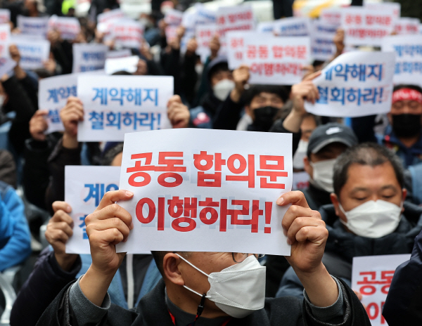 택배노조가 기자회견을 진행하고 있다. (사진=연합뉴스)