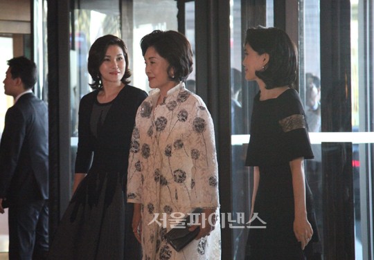 이서현 제일모직(현 삼성물산) 사장, 홍라희 리움미술관장, 이부진 호텔신라 사장(왼쪽부터)이 나란히 입장하고 있다.(사진=박진형기자)