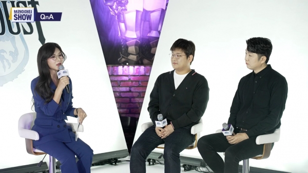 네오위즈는 '브라운더스트' 지적재산권(IP)을 활용한 신작을 발표하는 온라인 쇼케이스 '브라이어티 쇼'를 29일 개최했다. (왼쪽부터) 김수현 아나운서, 이진욱 브라운더스트 개발 PD, 김종호 브라운더스트 사업실장. (사진=네오위즈)