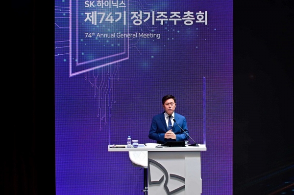 박정호 SK하이닉스 대표이사 부회장이 30일 경기도 이천 본사에서 열린 정기 주주총회에서 주주들에게 회사 비전을 설명하고 있다. (사진=SK하이닉스)