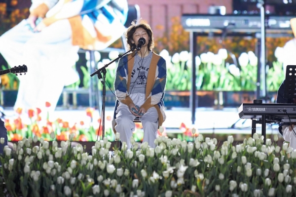 지난 9일 CJ문화재단 '스프링 업! 가든 콘서트'서 공연 중인 신지훈 (사진=CJ문화재단)