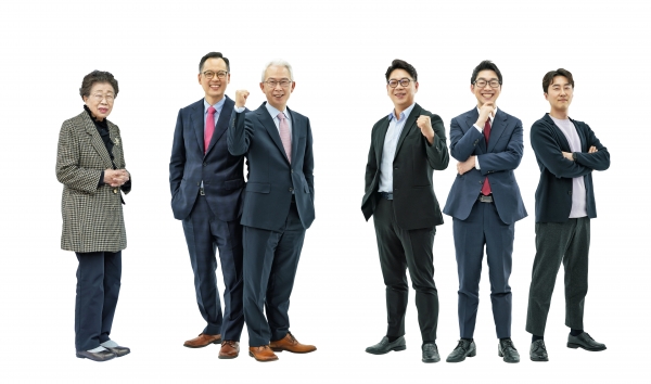 (왼쪽부터) 박영옥 사단법인 아가페정양원 이사장, 조병철 연세대 의과대학 교수, 고종성 제노스코 대표, ㈜에이엔폴리 노상철 대표, ㈜서지너스 전성근 대표, ㈜누비랩 김대훈 대표. (사진=라이나생명)