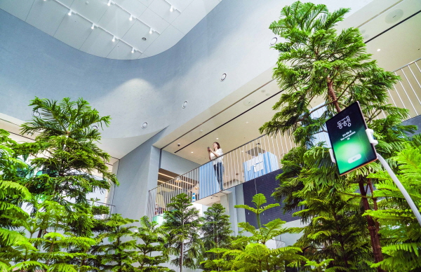 SK텔레콤은 CES 2022에서 선보인 SK관을 ICT 복합문화공간인 T팩토리에서 만나볼 수 있도록 '팩토리 가든'을 개편한다고 2일 밝혔다. (사진=SK텔레콤)